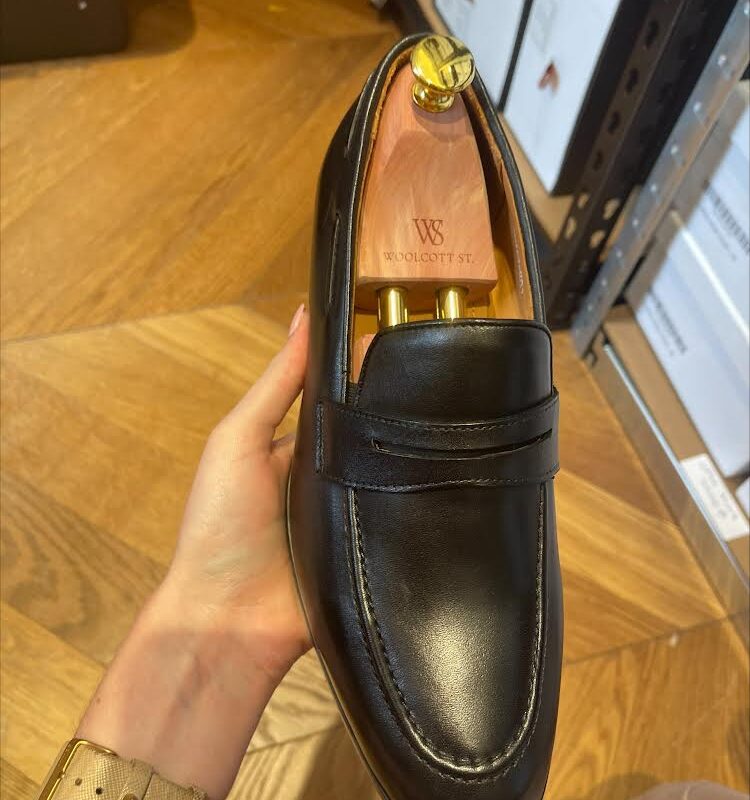 BLACK LEATHER LOAFER (NO TASSEL)